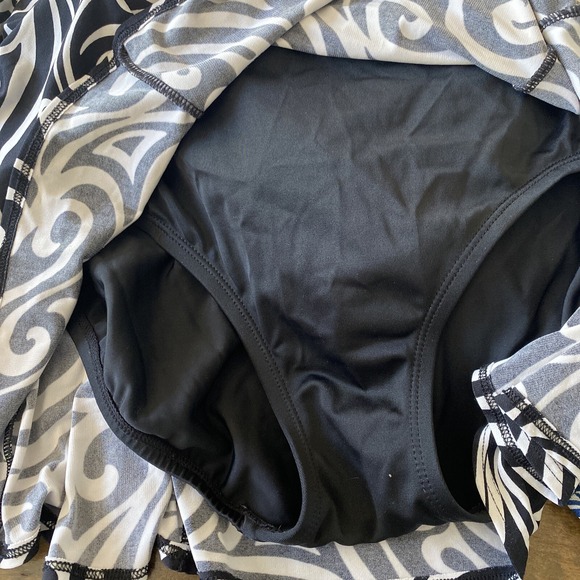 Robby Len Black White One Piece Swimsuit Dress size 14 Slimming Vacation Beach - Picture 6 of 9